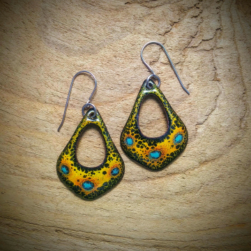 Vitreous enamel on copper